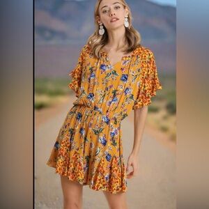 🌸 Umgee Floral Ruffle Romper
Size Small • NWT 🏷️